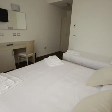 Hotel Paradise Airport 3*