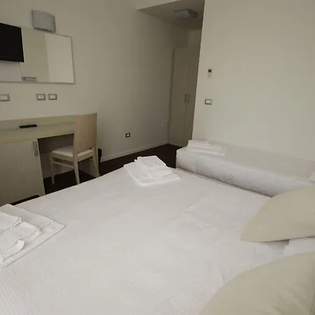 Hotel Paradise Airport 3*