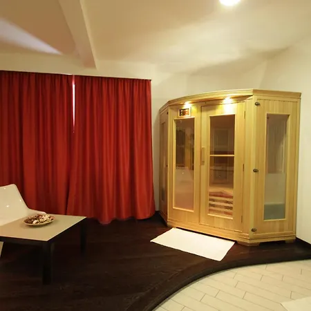 Paradise Airport 포를리