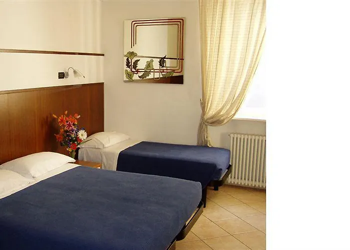 Paradise Airport 포를리