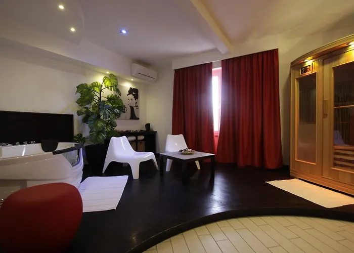 Paradise Airport 포를리