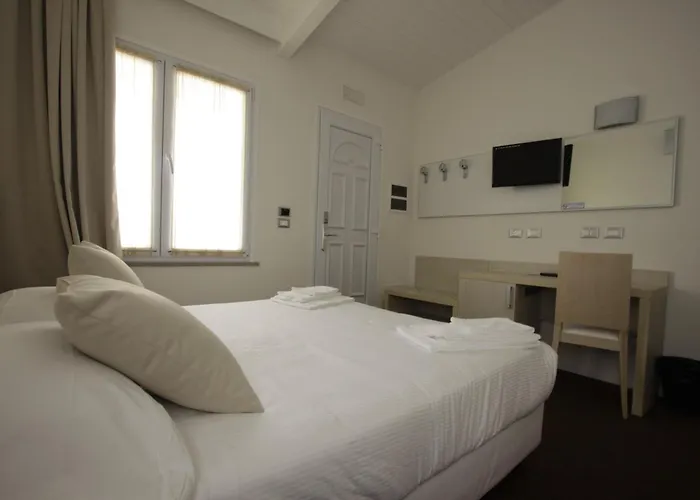 호텔 Paradise Airport 3*