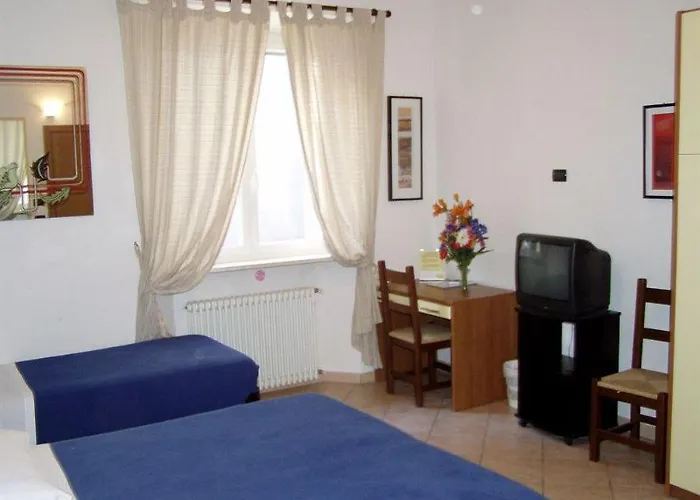 호텔 Paradise Airport 포를리