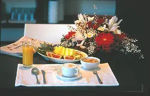 Paradise Airport 포를리