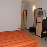 Paradise Airport 3*
