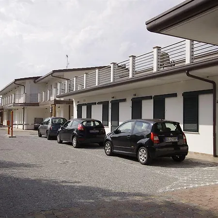 Hotel Paradise Airport