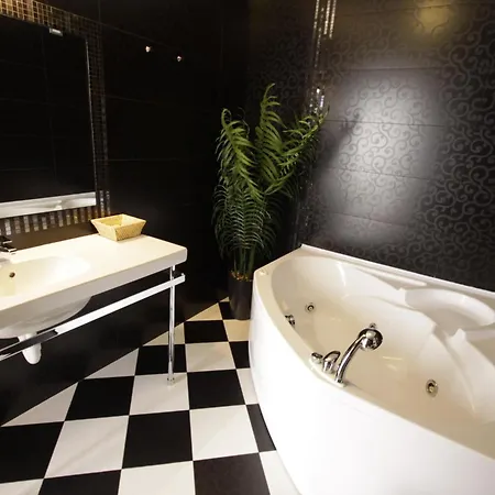 Hotel Paradise Airport