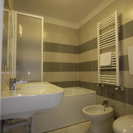 Paradise Airport 3* Φορλί