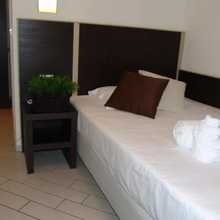 Hotel Paradise Airport 3*