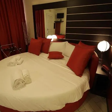 Paradise Airport Φορλί