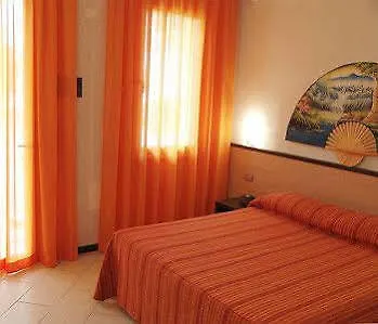 Paradise Airport 3*