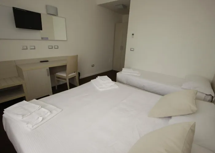 מלון Paradise Airport 3*