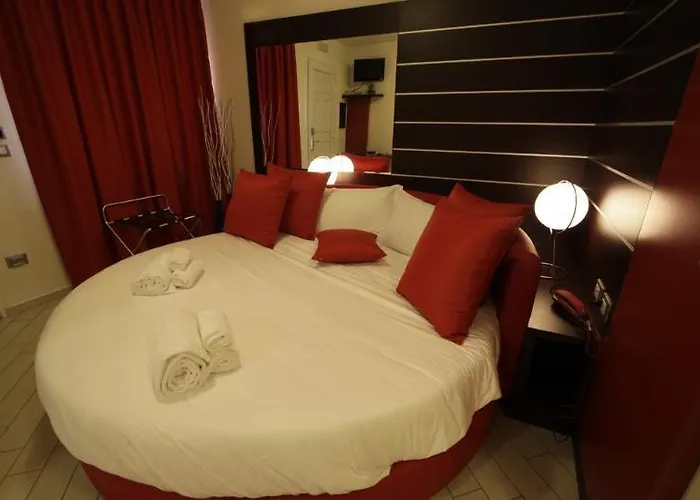 Paradise Airport פורלי